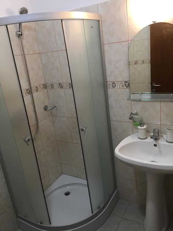 Hotel Rares Botoşani Extérieur photo