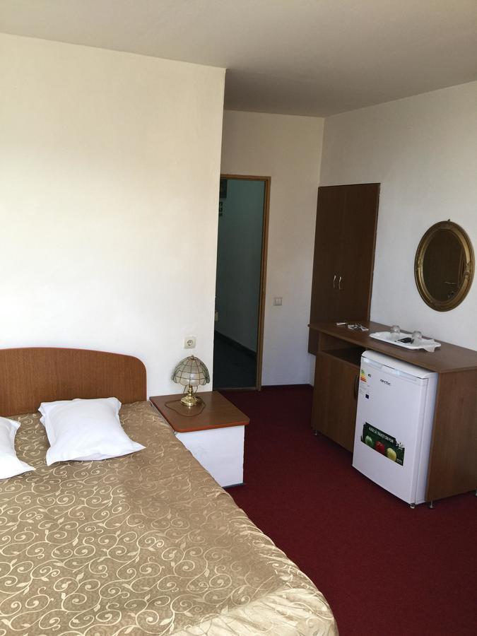 Hotel Rares Botoşani Extérieur photo