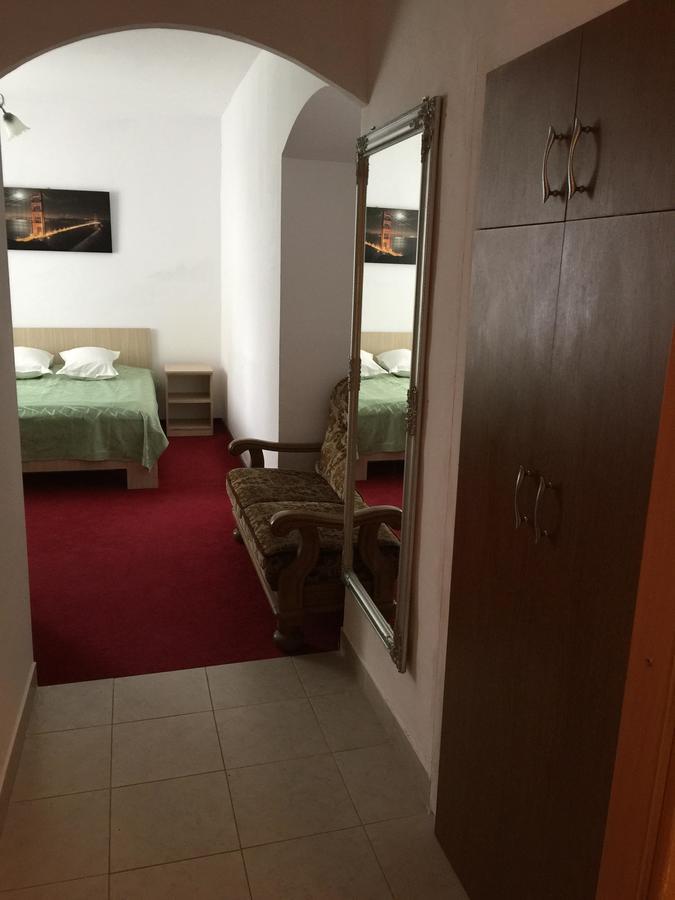 Hotel Rares Botoşani Extérieur photo