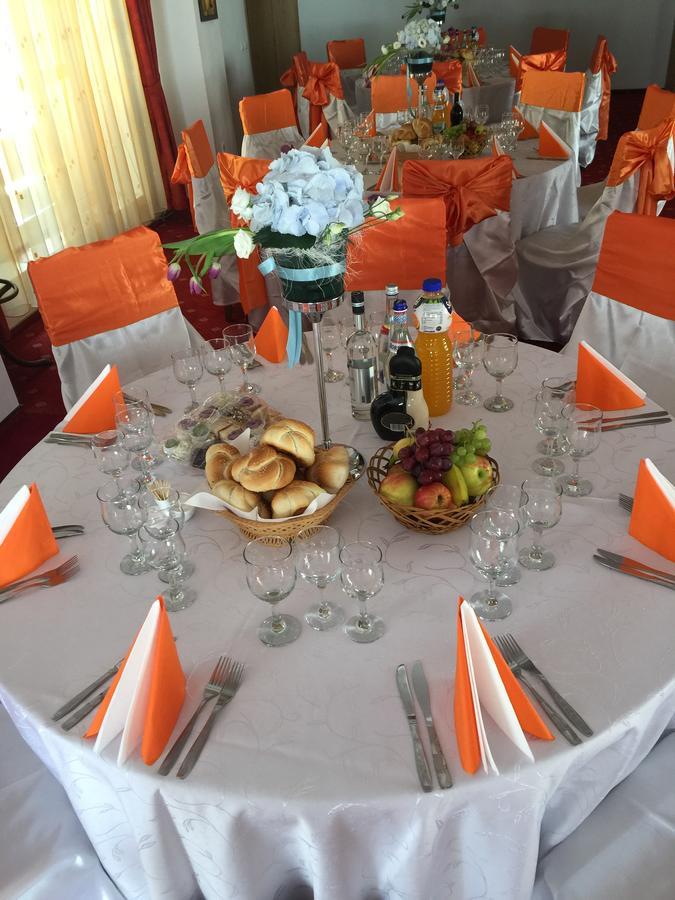 Hotel Rares Botoşani Extérieur photo