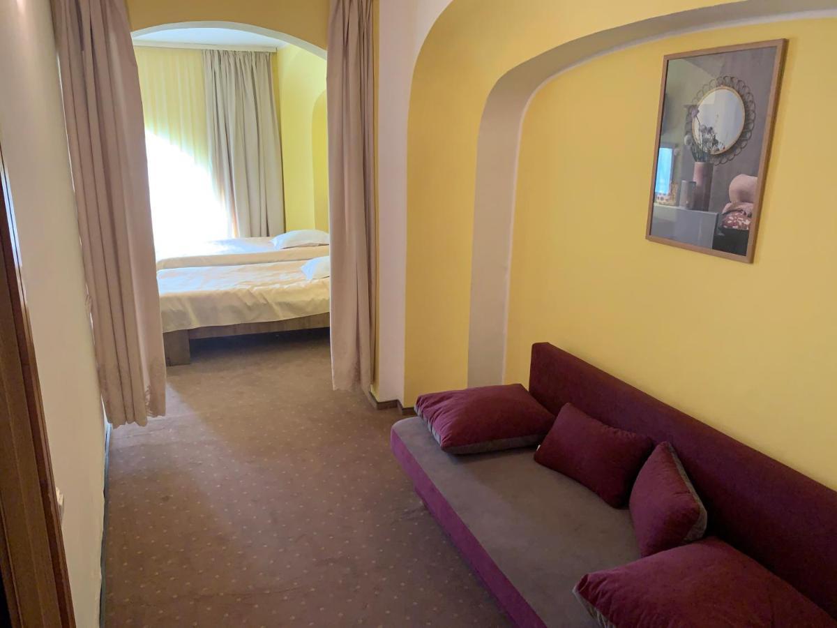 Hotel Rares Botoşani Extérieur photo